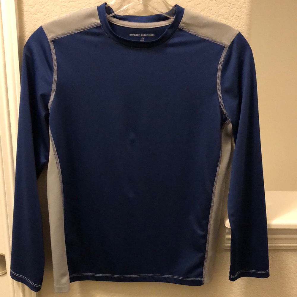 Boys Amazon Essentials shirt. Size 10